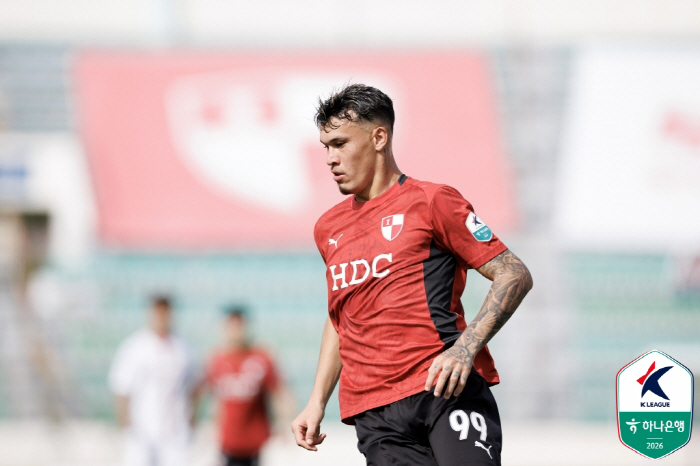 '1~2위 빅뱅' 수원-부산, 베스트11 공개...선봉은 일류첸코-크리스찬[K리그2 라인업]