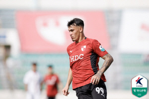 '1~2위 빅뱅' 수원-부산, 베스트11 공개...선봉은 일류첸코-크리스찬[K리그2 라인업]