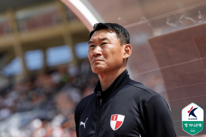 '1~2위 빅뱅' 수원-부산, 베스트11 공개...선봉은 일류첸코-크리스찬[K리그2 라인업]