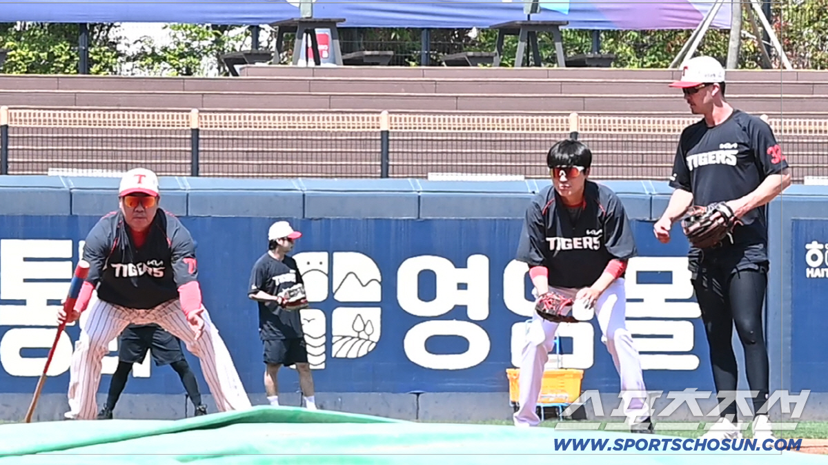 '인간 스펀지' 데일, 이범호 감독 조언 즉각 흡수…'이 친구 잘하네' 엄지 척![광주 스케치]