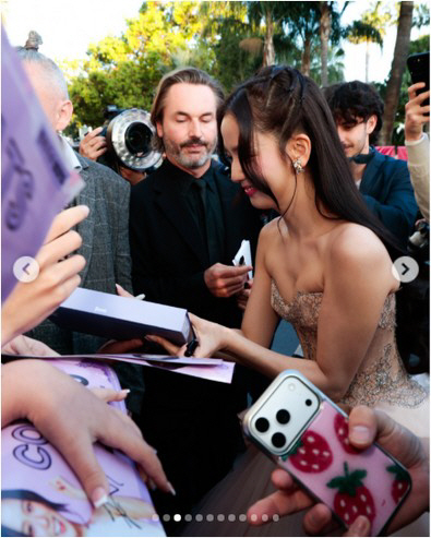 안보현·수현, 칸 핑크카펫서 팔짱 끼고 ‘역대급 비주얼’…블핑 지수는 ‘라이징 스타’ 등극[종합]