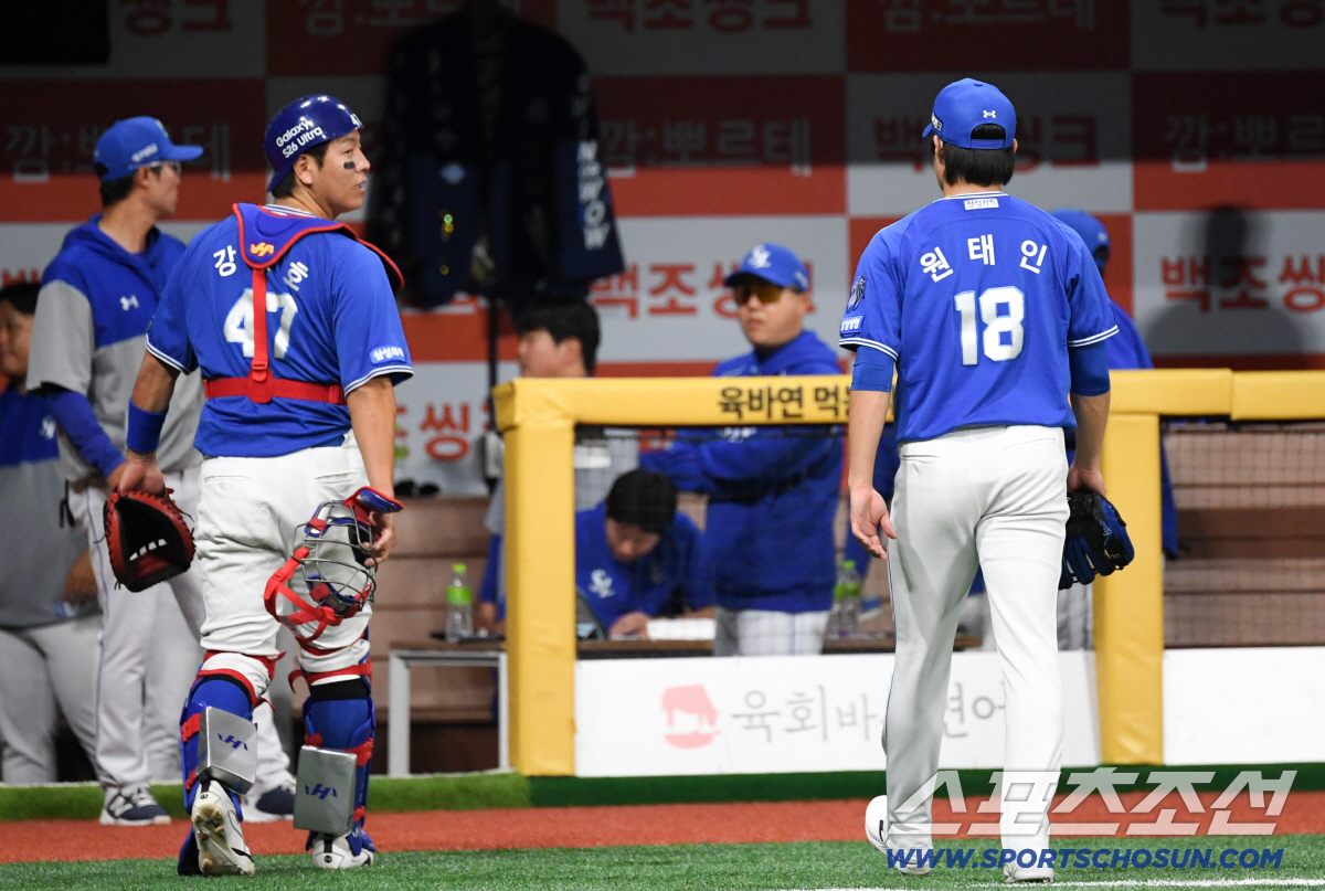 통증을 참고 이닝을 끝까지 책임진 원태인.