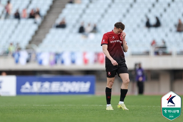 '더이상 무는 없다' 김천, 10경기만에 감격의 첫 승...'변준수 데뷔골+갈레고 퇴장' 부천에 2-0 승리