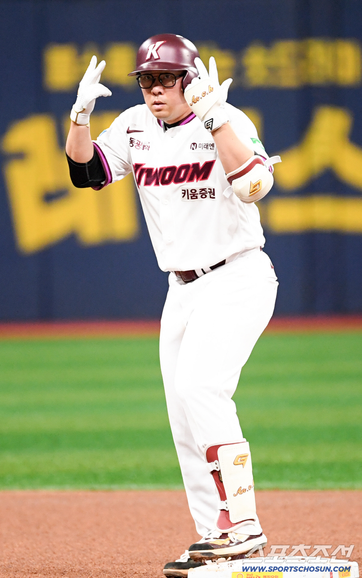 25일 서울 고척스카이돔에서 열린 키움과 삼성의 경기. 키움 안치홍이 안타를 날린 뒤 환호하고 있다. 고척=박재만 기자 pjm@sportschosun.com/2026.04.25/