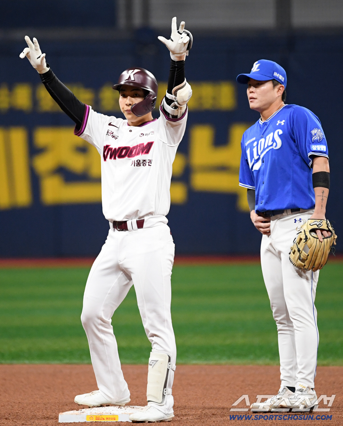 25일 서울 고척스카이돔에서 열린 키움과 삼성의 경기. 4회말 2사 2,3루 키움 박수종이 안타를 날린 뒤 환호하고 있다. 고척=박재만 기자 pjm@sportschosun.com/2026.04.25/