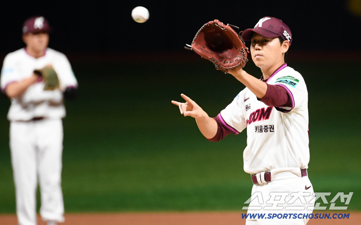 25일 서울 고척스카이돔에서 열린 키움과 삼성의 경기. 1회 마운드에 오른 키움 선발 하영민. 고척=박재만 기자 pjm@sportschosun.com/2026.044.25/