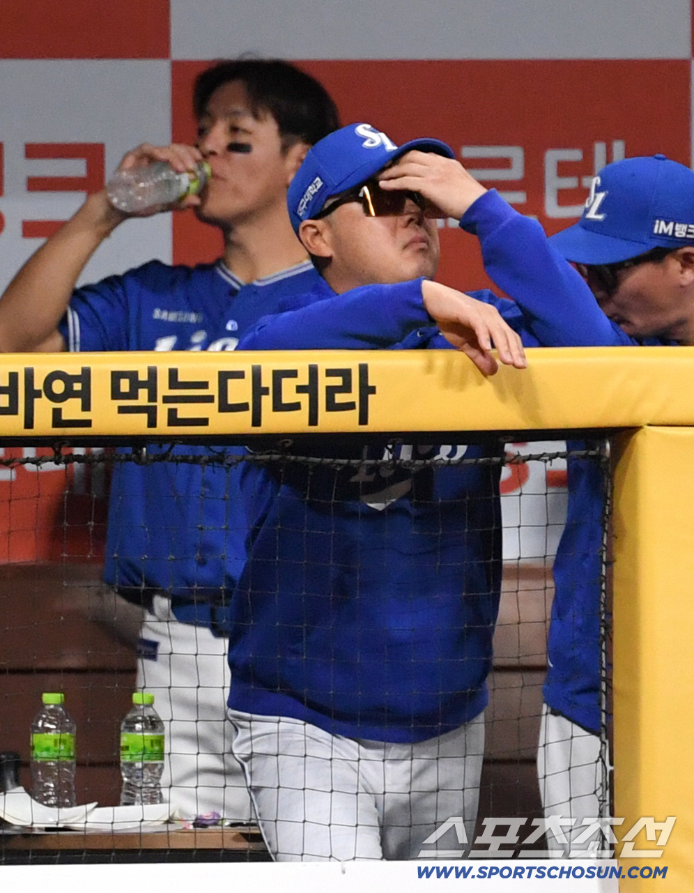 타선이 침묵하며 패하자 박진만 감독은 생각에 잠겼다.