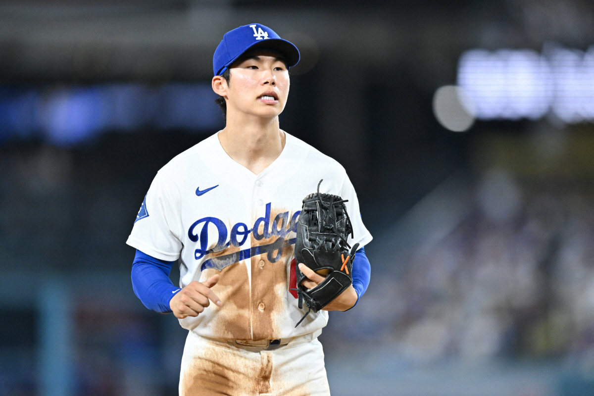 Apr 24, 2026; Los Angeles, California, USA; Los Angeles Dodgers second baseman Hyeseong Kim (6) looks on during the fifth inning against the Chicago Cubs at Dodger Stadium. Mandatory Credit: William Liang-Imagn Images