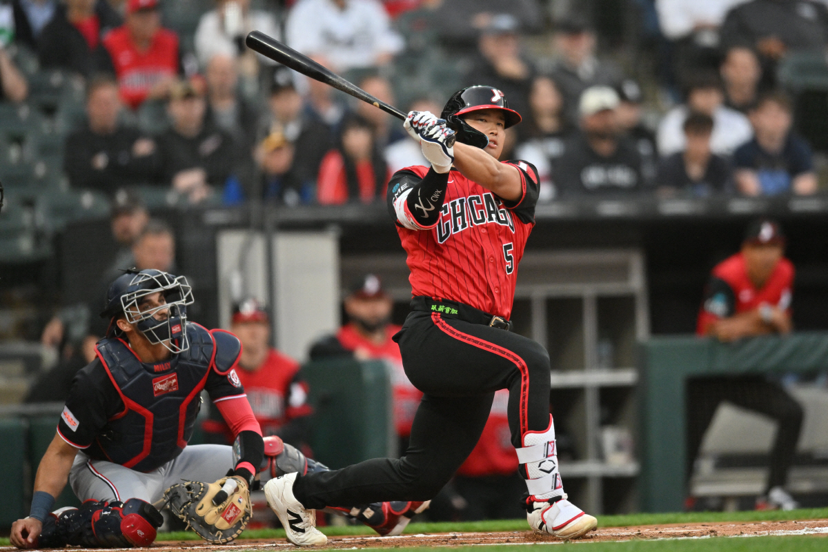 Apr 24, 2026; Chicago, Illinois, USA; Chicago White Sox first baseman Munetaka Murakami (5) hits a foul ball against the Washington Nationals during the first inning at Rate Field. Mandatory Credit: Patrick Gorski-Imagn Images