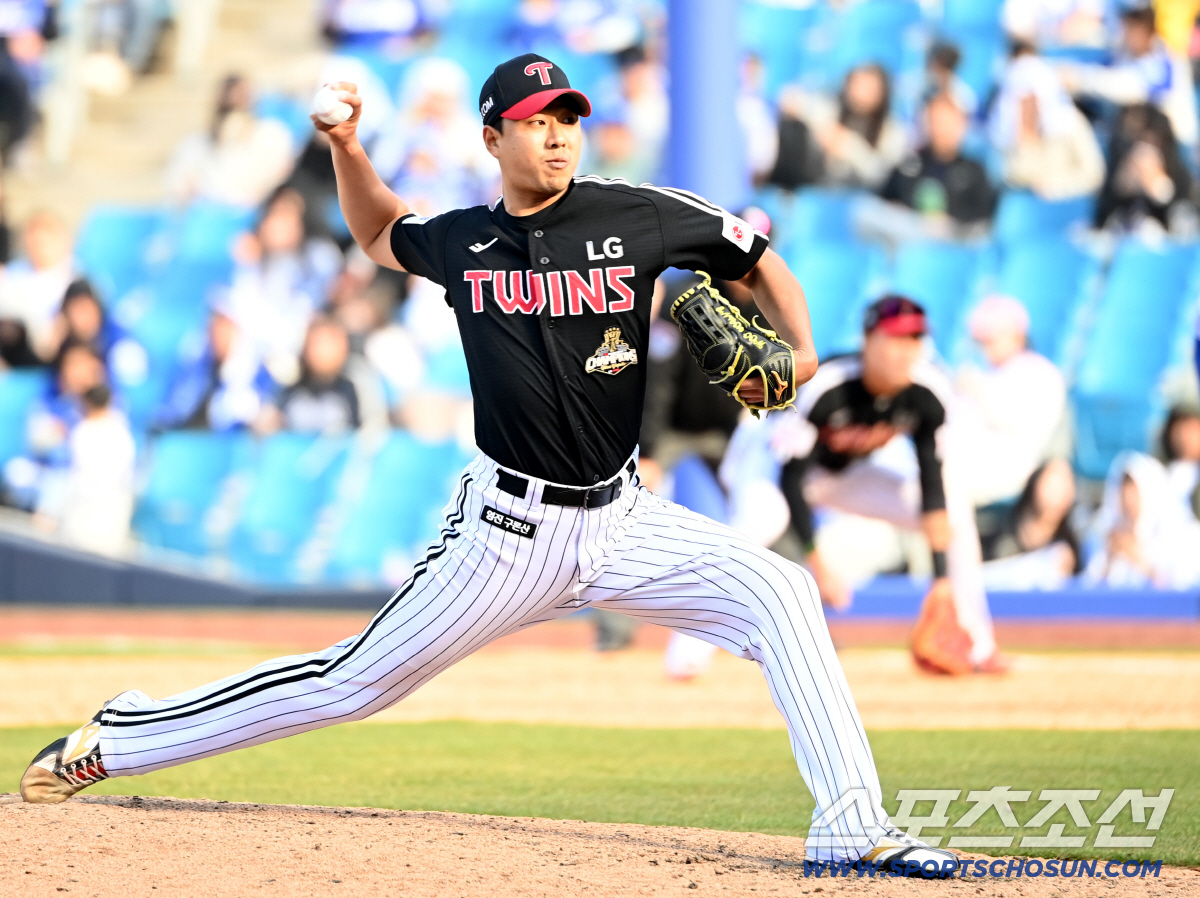 22일 대구삼성라이온즈파크에서 열린 LG와 삼성의 시범경기. 9회말 LG 정우영이 역투하고 있다. 대구=허상욱 기자 wook@sportschosun.com/2026.03.22/