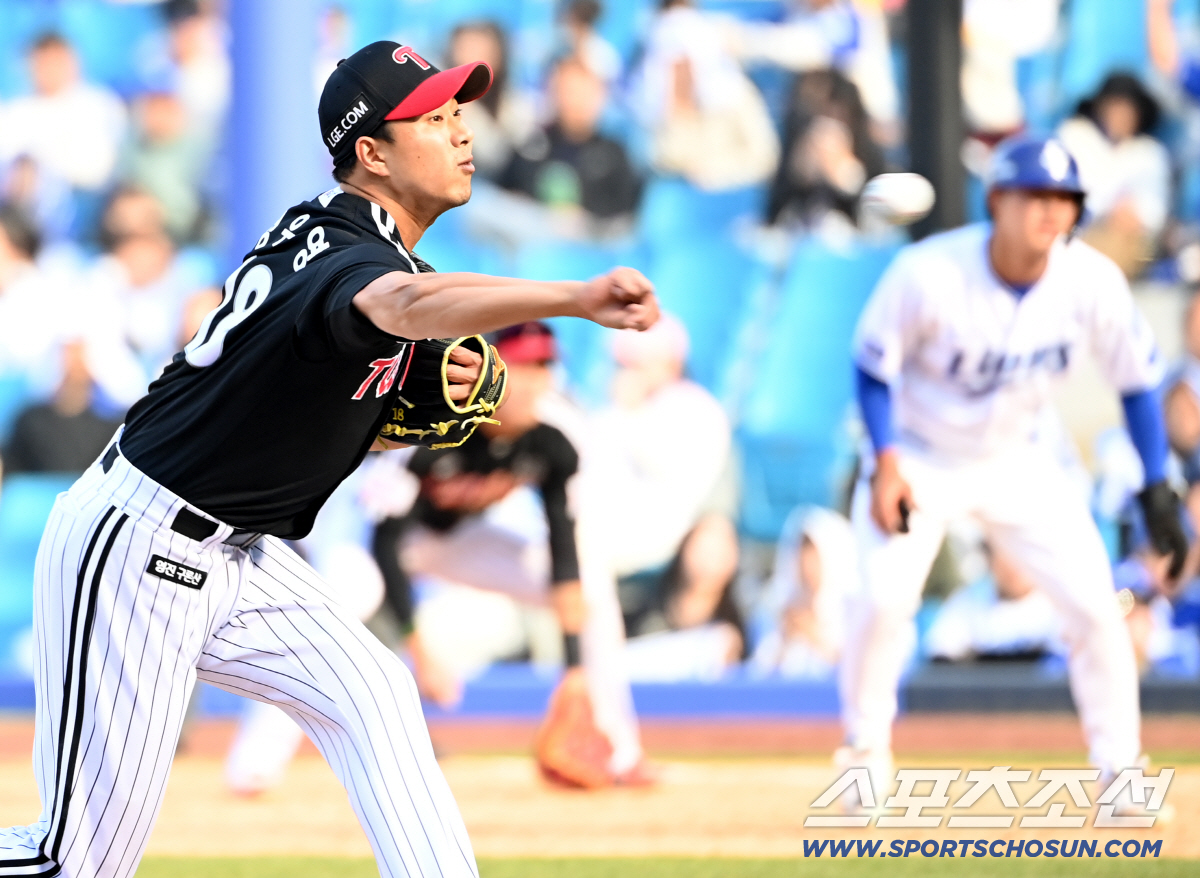 22일 대구삼성라이온즈파크에서 열린 LG와 삼성의 시범경기. 9회말 LG 정우영이 역투하고 있다. 대구=허상욱 기자 wook@sportschosun.com/2026.03.22/