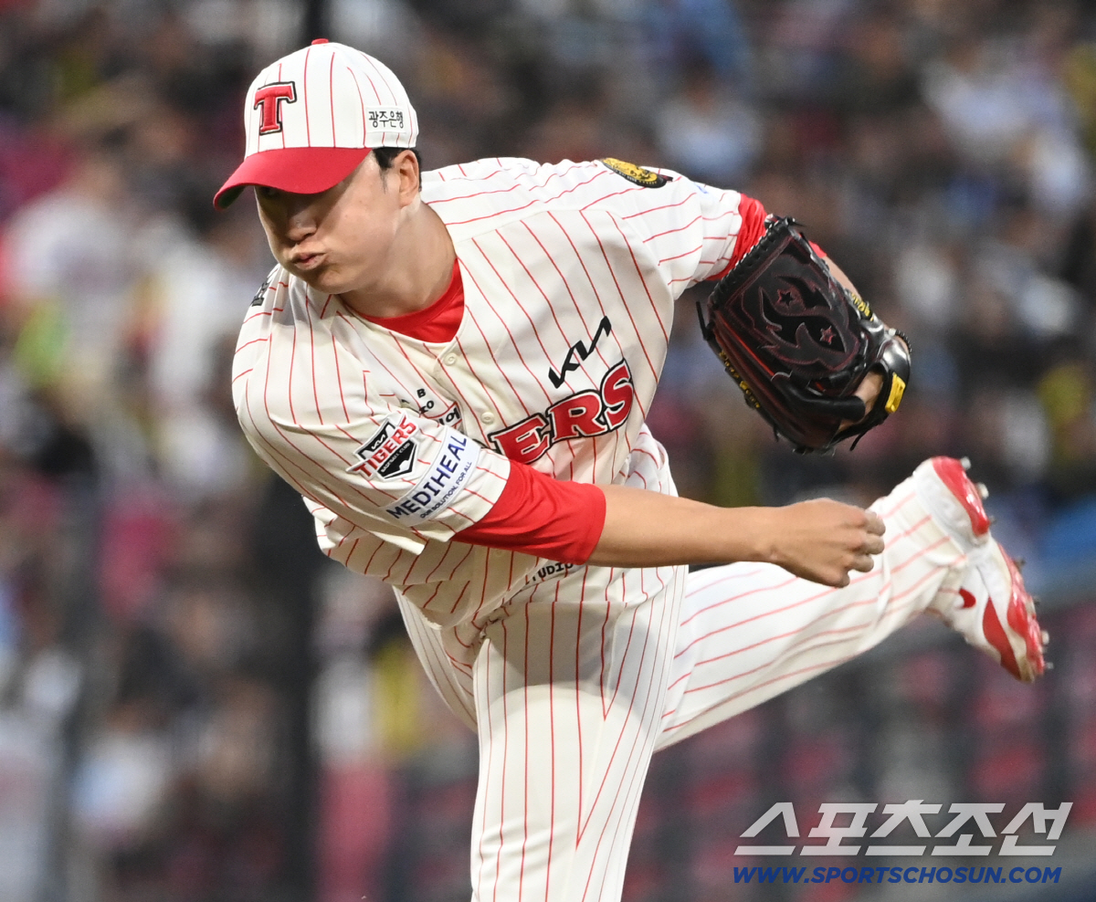 25일 광주KIA챔피언스필드에서 열린 롯데와 KIA의 경기. 7회초 등판한 KIA 정해영이 역투하고 있다. 광주=허상욱 기자 wook@sportschosun.com/2026.04.25/