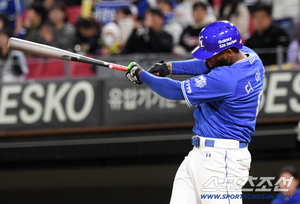 7일 광주 기아챔피언스필드에서 열린 KIA와 삼성의 경기. 8회초 1사 2,3루 삼성 디아즈가 적시타를 날리고 있다. 광주=박재만 기자 pjm@sportschosun.com/2026.04.07/