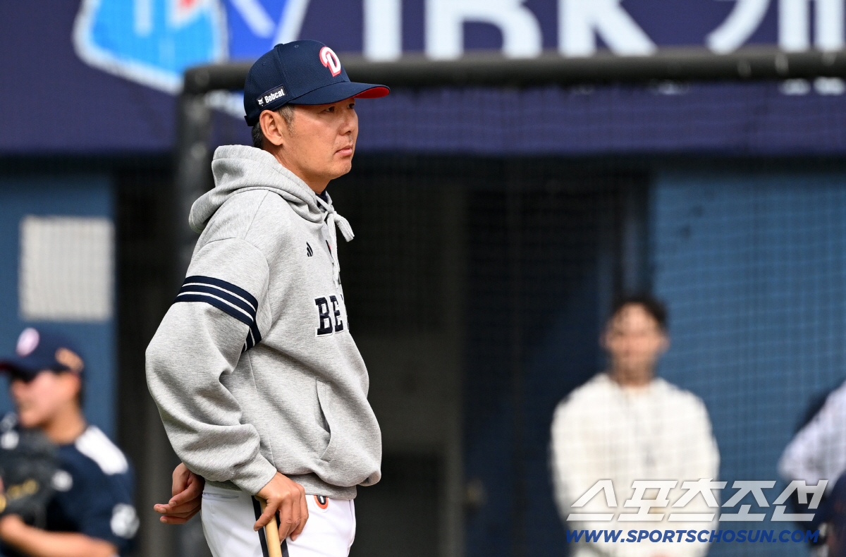 17일 잠실구장에서 열린 두산과 KIA의 경기. 두산 김원형 감독이 생각에 잠겨 있다. 잠실=박재만 기자 pjm@sportschosun.com/2026.04.17/