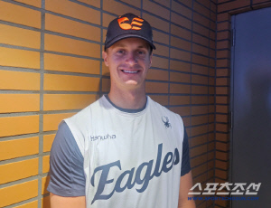 선발할 줄 알았는데 마무리를 하네?…단기 대체에도 이런 책임감이라니 