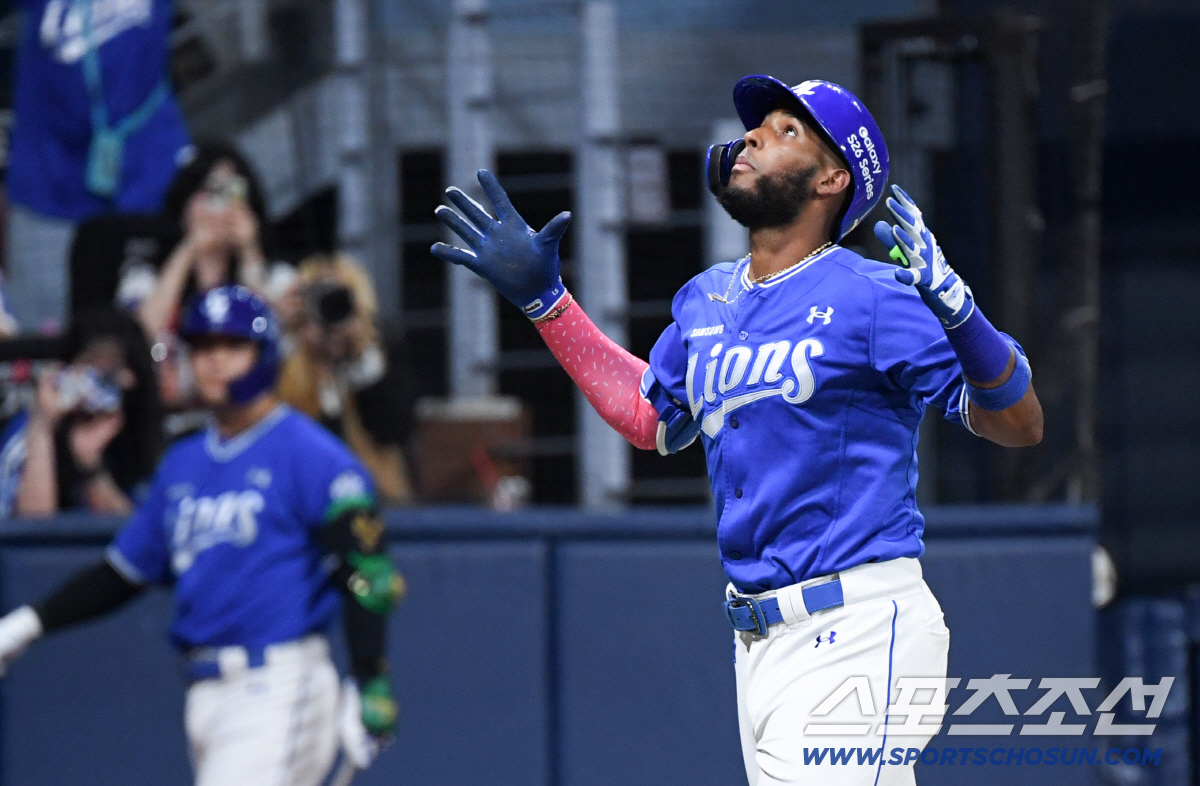 25일 서울 고척스카이돔에서 열린 키움과 삼성의 경기. 6회초 삼성 디아즈가 솔로포를 날린 뒤 환호하고 있다. 고척=박재만 기자 pjm@sportschosun.com/2026.044.25/