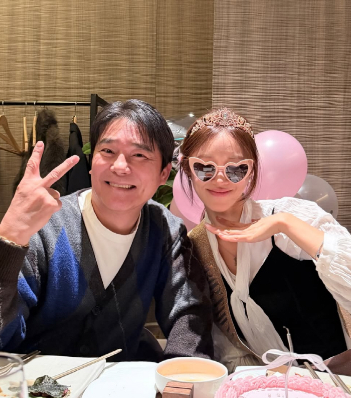 햄버거 입에 욱여넣었다...'임창정♥' 서하얀, 사업 대박 뒤 숨겨진 '과로 일상'