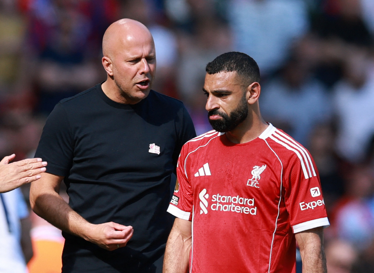 "햄스트링 부상 OUT→관중석 향해 박수 인사" 살라, 리버풀 마지막 경기 예감한 걸까