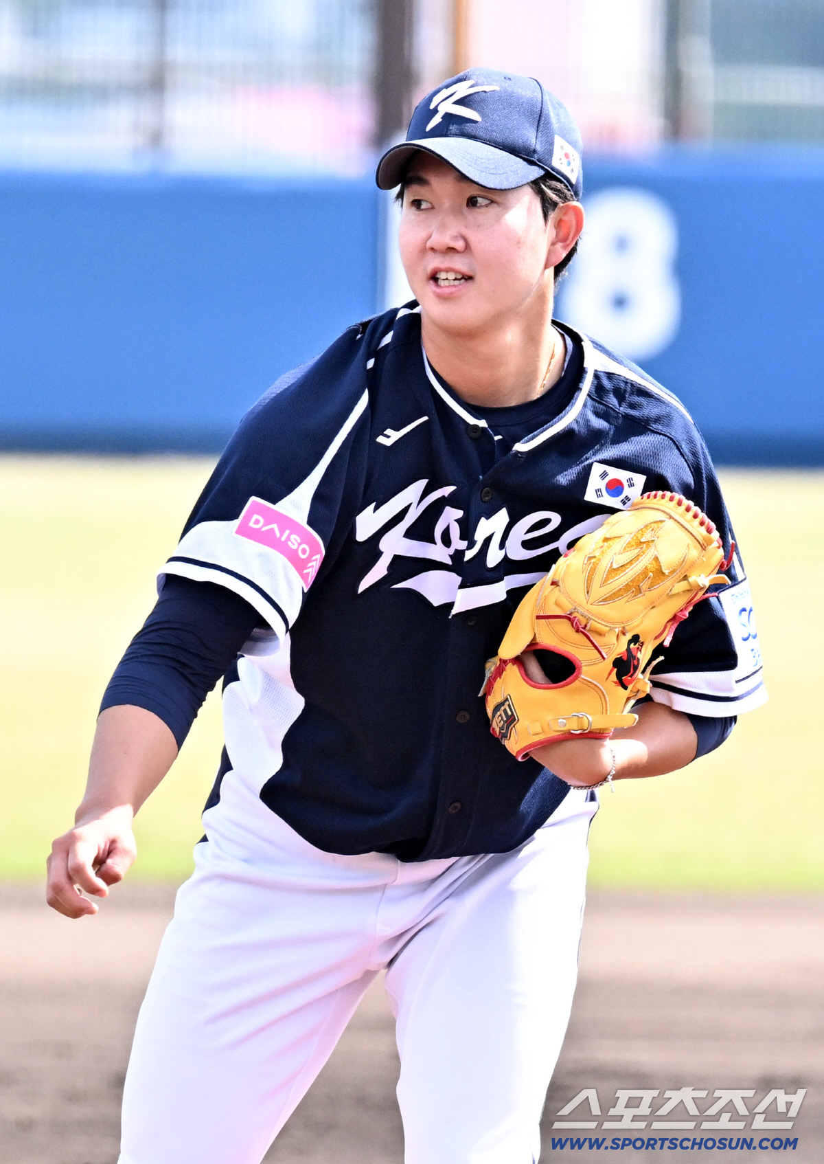21일 일본 오키나와 고친다구장에서 열린 대한민국 야구 대표팀과 한화 이글스의 평가전. 유영찬이 역투하고 있다. 오키나와(일본)=박재만 기자 pjm@sportschosun.com/2026.02.21/