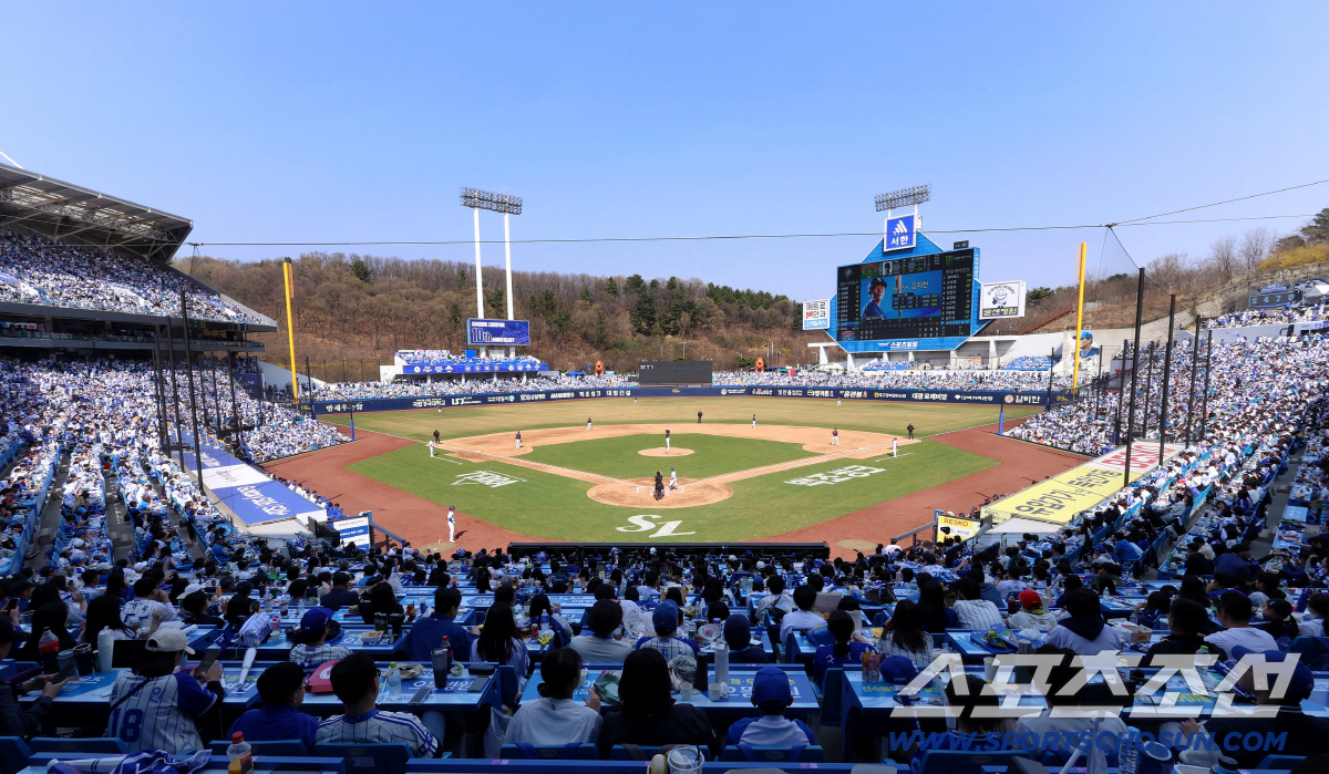 28일 대구 삼성라이온즈파크에서 열리는 삼성과 롯데의 개막전 경기. 만원관중 찾은 라이온즈파크. 대구=송정헌 기자 songs@sportschosun.com/2026.03.28/