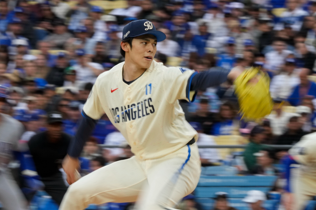 Los Angeles Dodgers starting pitcher Roki Sasaki throws to the plate during the first inning of a baseball game against the Chicago Cubs, Saturday, April 25, 2026, in Los Angeles. (AP Photo/Mark J. Terrill)