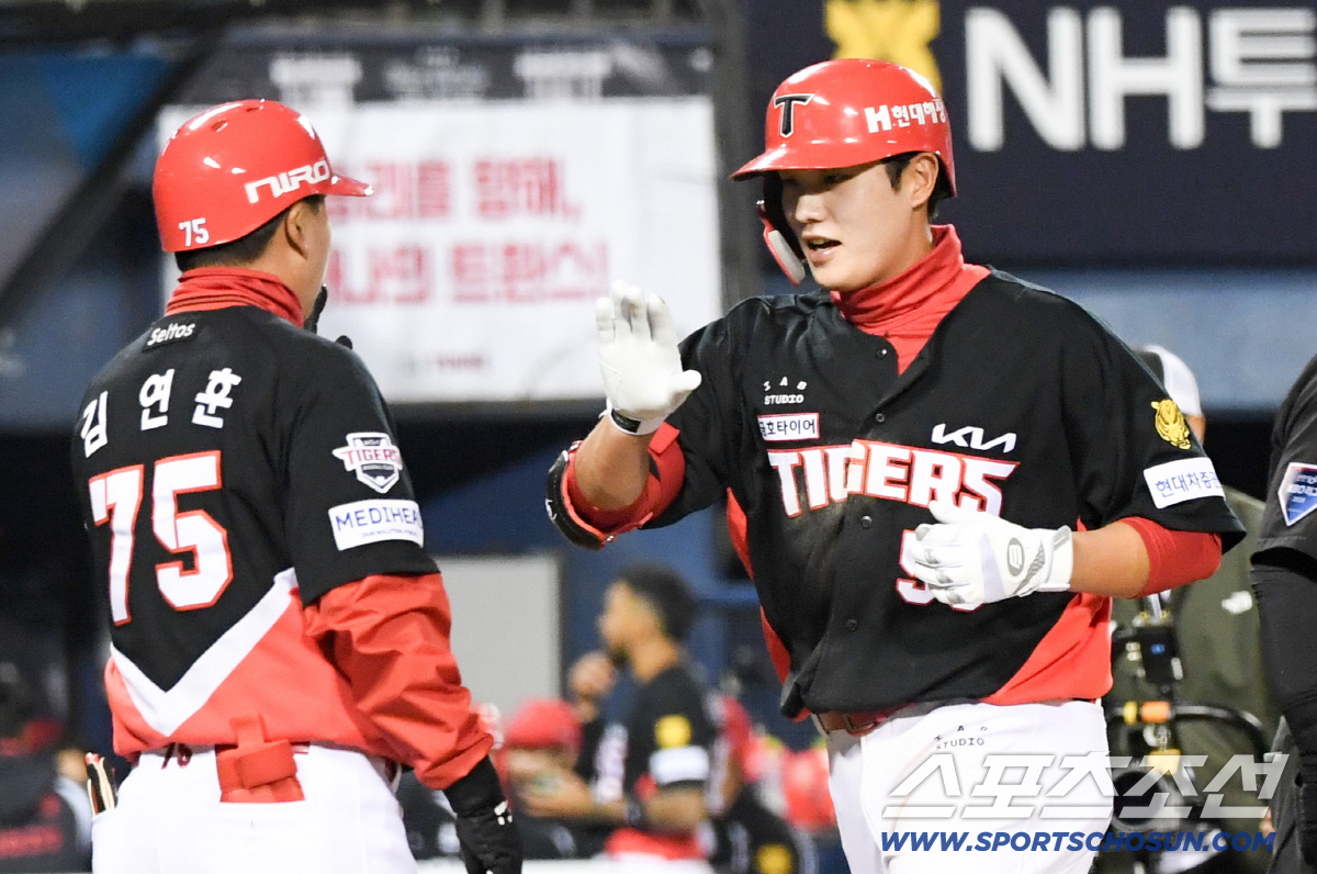 1일 잠실구장에서 열린 LG와 KIA의 경기. 5회초 KIA 오선우가 솔로포를 날린 뒤 기뻐하고 있다. 잠실=박재만 기자 pjm@sportschosun.com/2026.04.01/