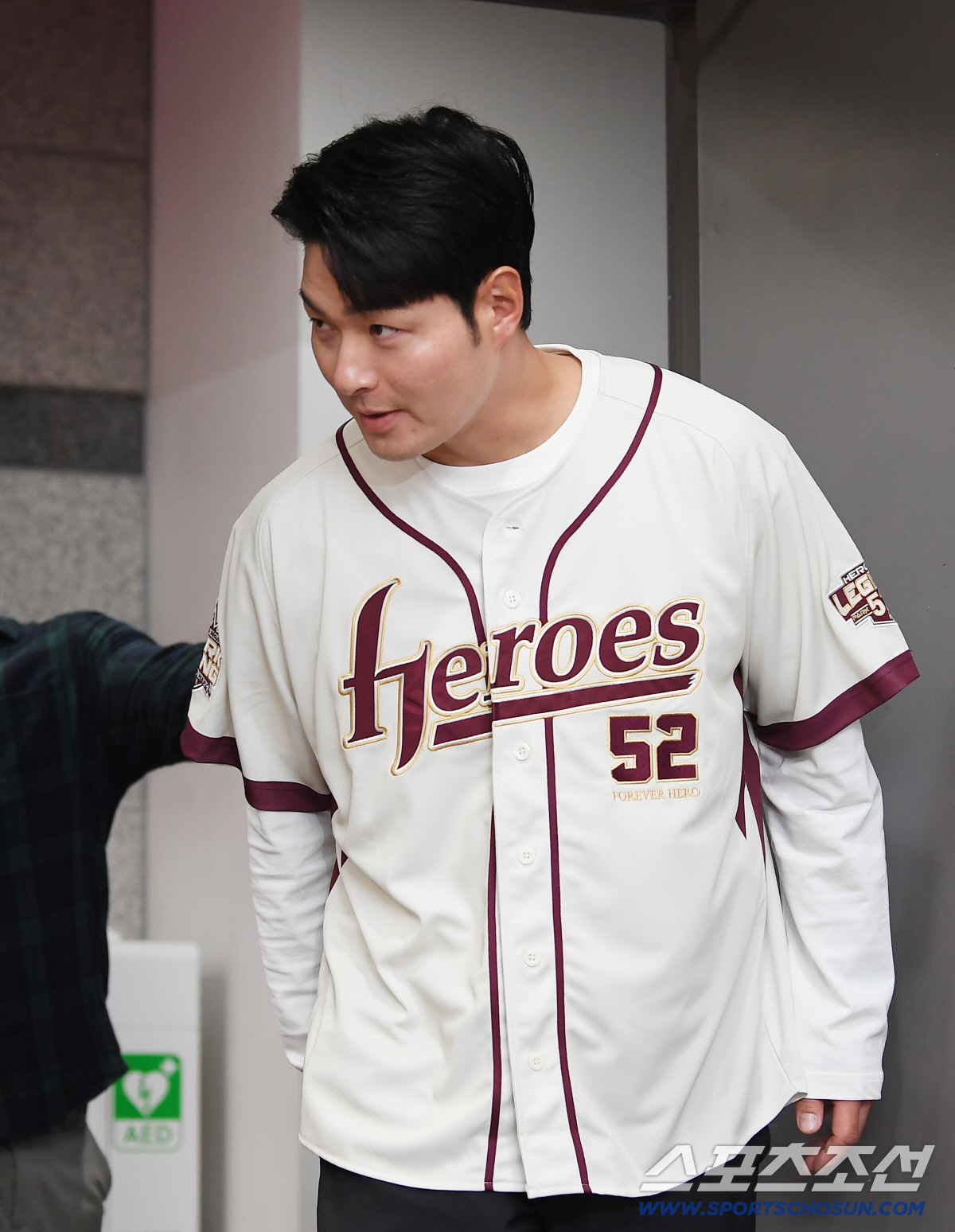 은퇴식을 앞둔 키움 히어로즈 박병호 코치가 26일 오전 서울 고척스카이돔 기자회견장에 들어서고 있다. 고척=정재근 기자 cjg@sportschosun.com/2026.4.26/