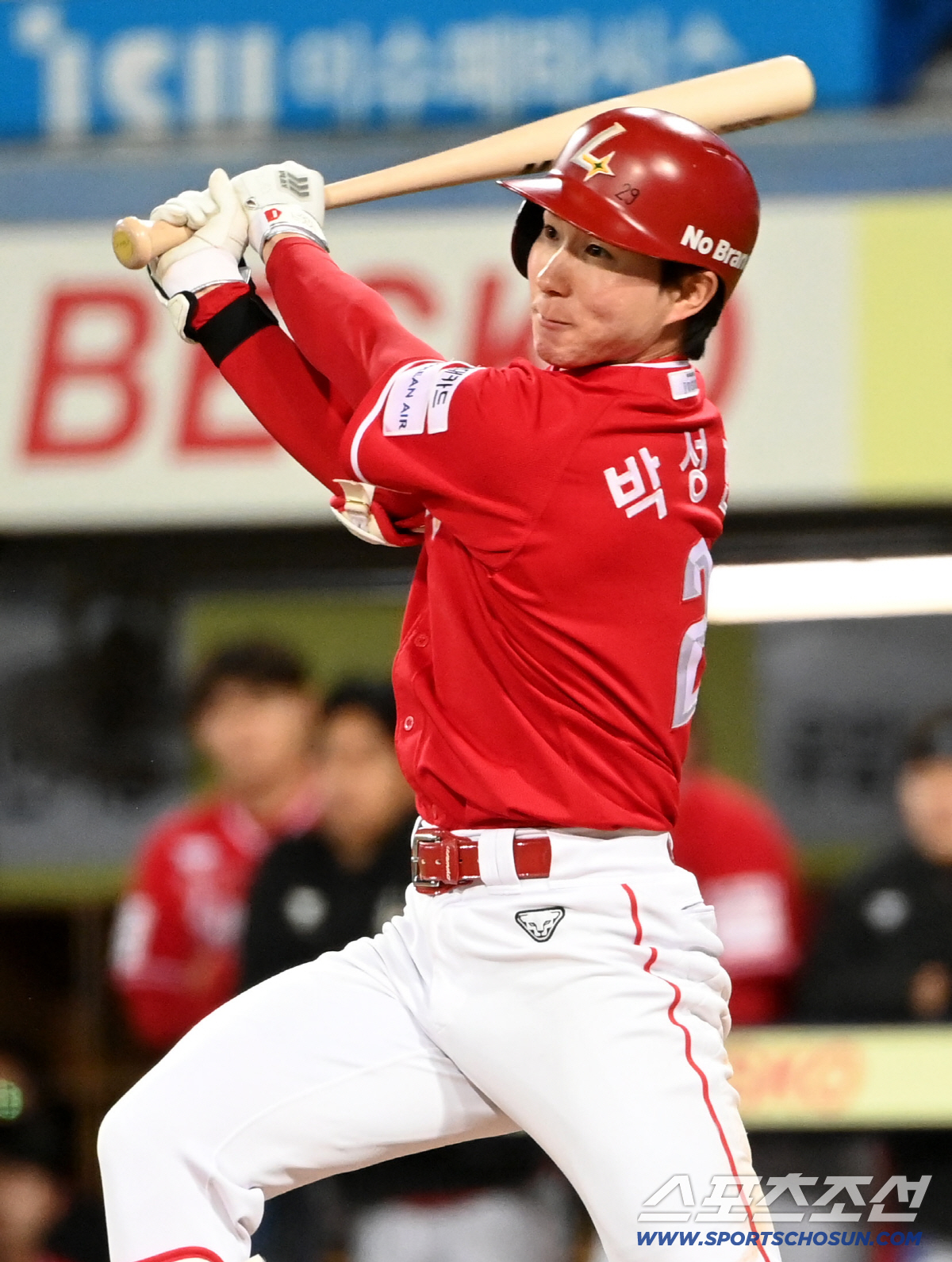 23일 대구삼성라이온즈파크에서 열린 SSG와 삼성의 경기. 8회초 박성한이 안타를 치고 있다. 대구=허상욱 기자 wook@sportschosun.com/2026.04.23/