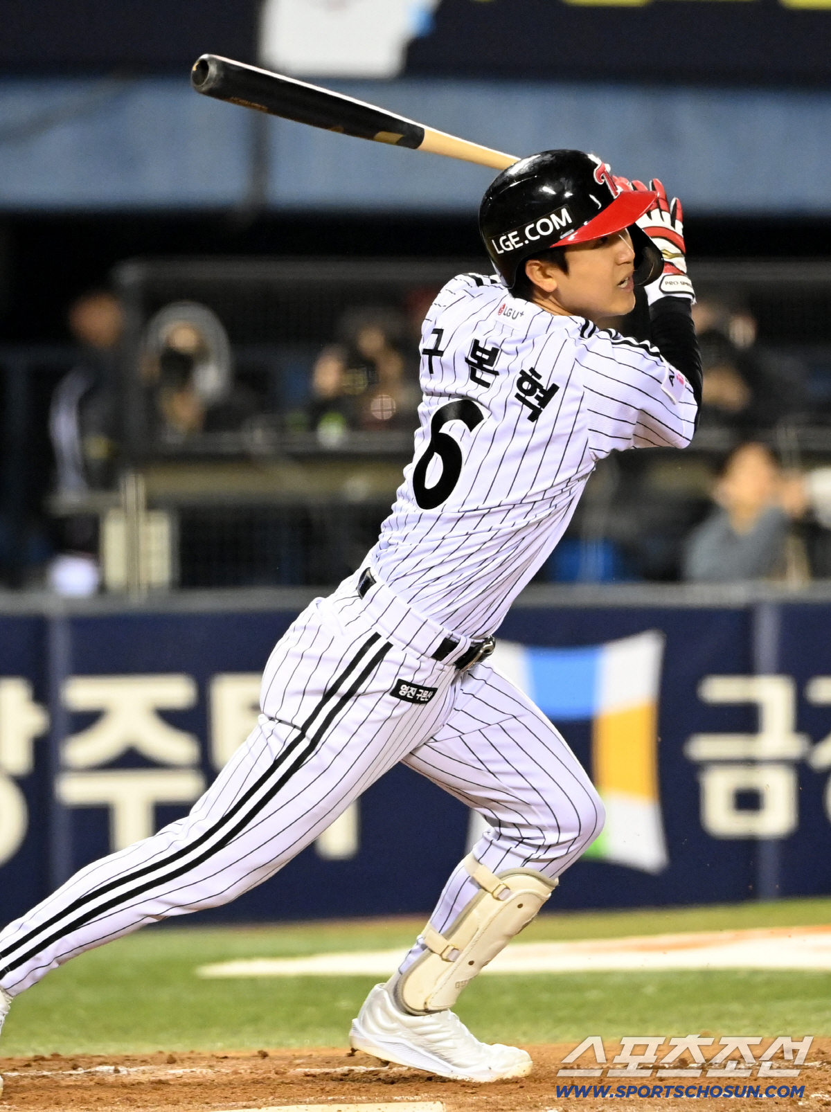 2일 잠실야구장에서 열린 KIA와 LG의 경기. 4회말 1사 만루 LG 구본혁이 내야땅볼로 3루주자를 불러들이고 있다. 잠실=허상욱 기자 wook@sportschosun.com/2026.04.02/