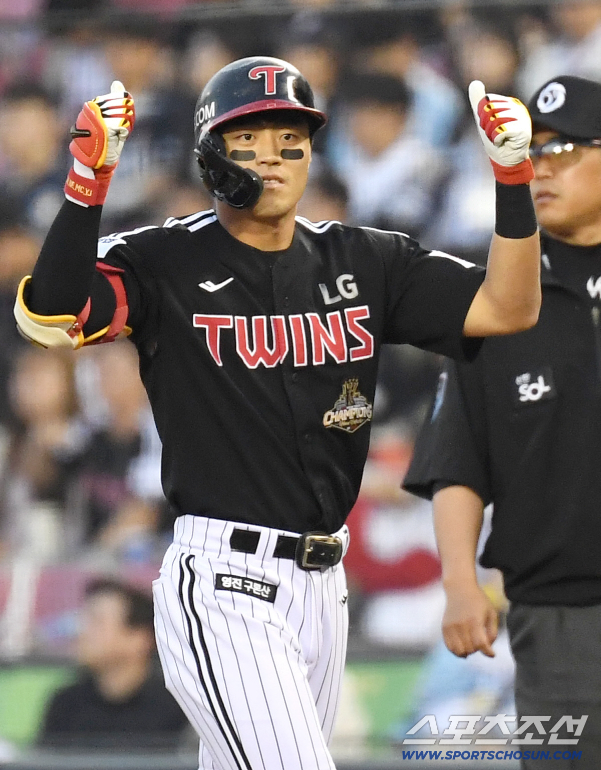 24일 잠실야구장에서 열린 LG와 두산의 경기. 3회초 1사 1, 3루. 1타점 적시타 날린 LG 천성호. 잠실=송정헌 기자 songs@sportschosun.com/2026.04.24/