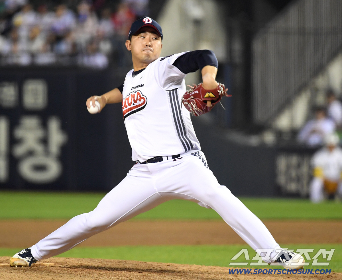 24일 잠실야구장에서 열린 LG와 두산의 경기. 투구하고 있는 두산 김정우. 잠실=송정헌 기자 songs@sportschosun.com/2026.04.24/