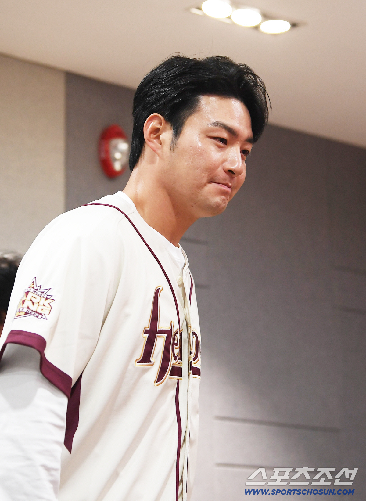 은퇴식을 앞둔 키움 히어로즈 박병호 코치가 26일 오전 서울 고척스카이돔 기자회견장에 들어서고 있다. 고척=정재근 기자 cjg@sportschosun.com/2026.4.26/