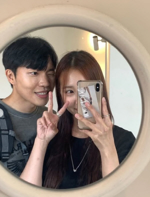 '싱글대디' 최고기 딸, '아빠 여친' 이주은 품에 쏙...