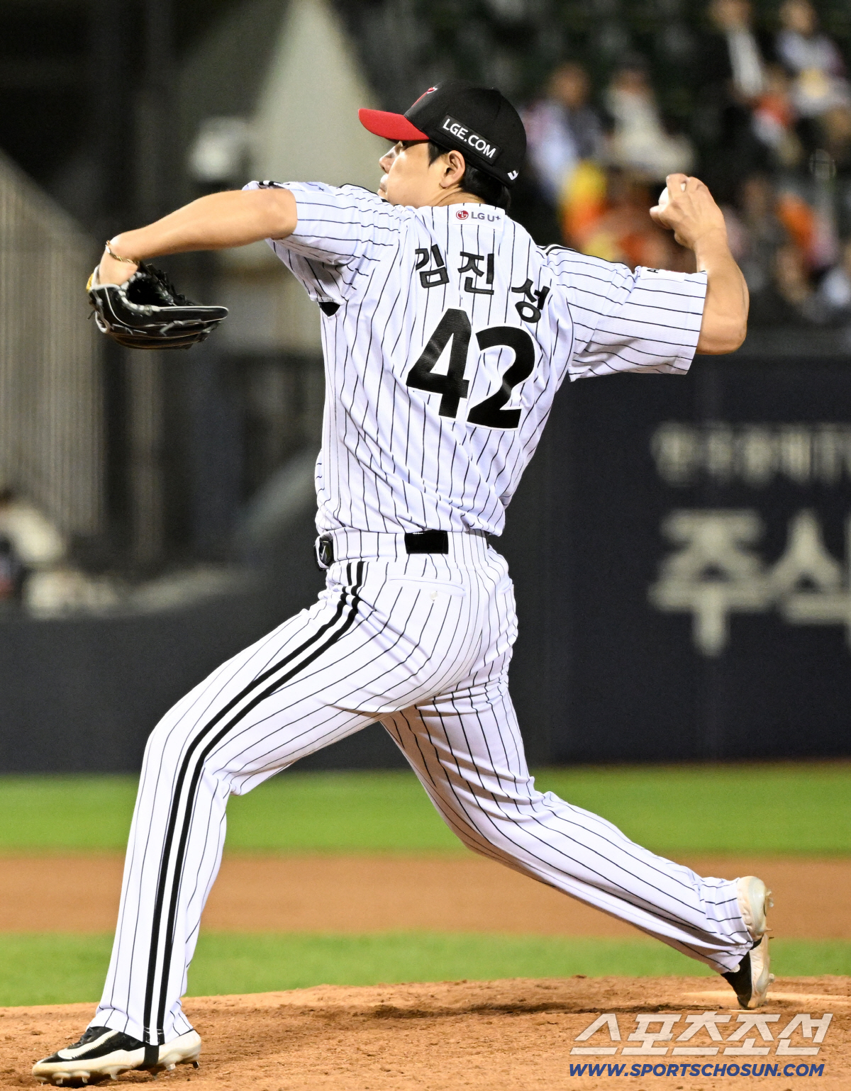 21일 잠실구장에서 열린 LG와 한화의 경기. LG 김진성이 역투하고 있다. 잠실=박재만 기자 pjm@sportschosun.com/2026.04.21/