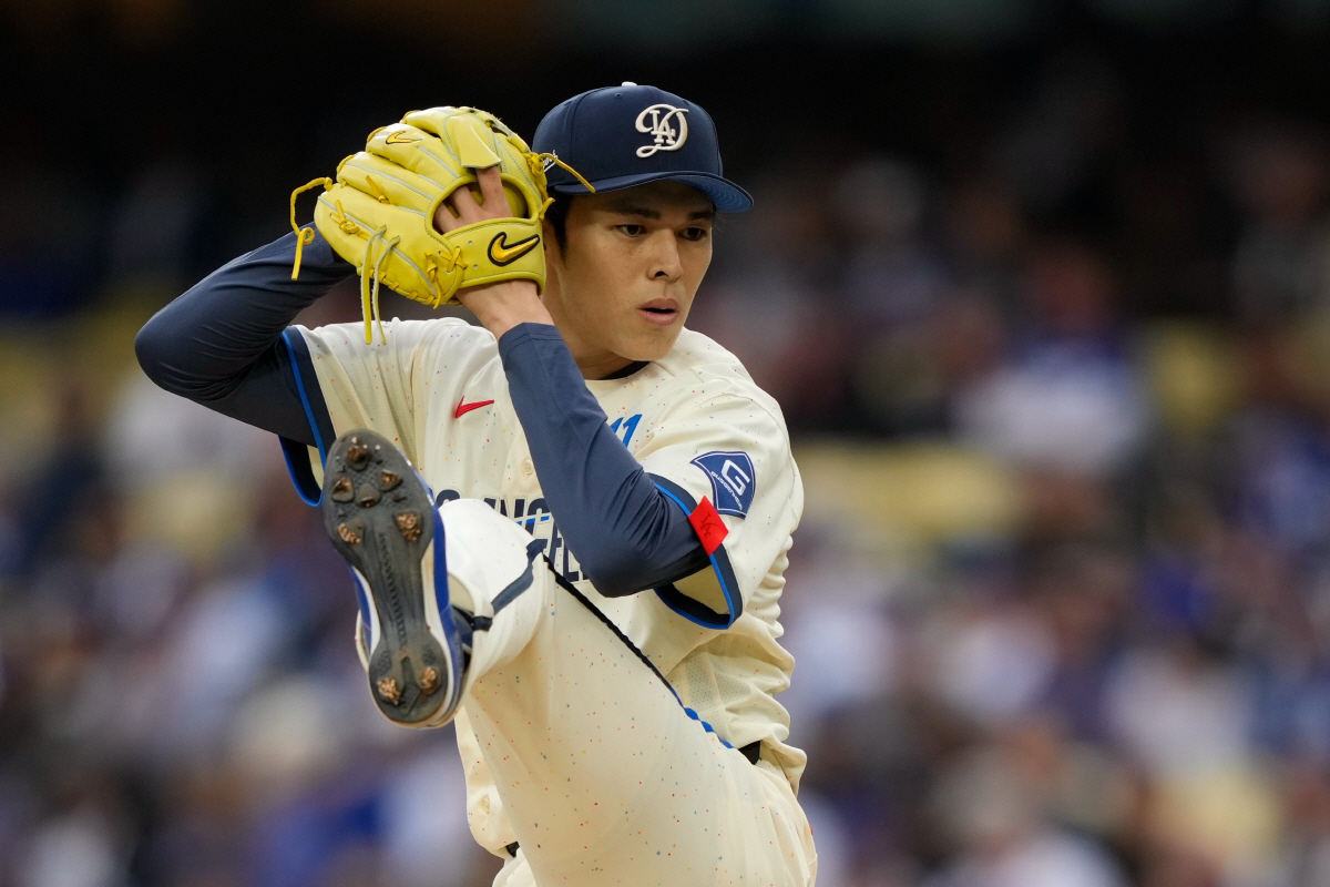 Los Angeles Dodgers starting pitcher Roki Sasaki throws to the plate during the first inning of a baseball game against the Chicago Cubs, Saturday, April 25, 2026, in Los Angeles. (AP Photo/Mark J. Terrill)