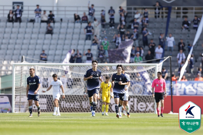 '5연승이 이렇게 어렵습니다' 이랜드, '플라나-데메트리우스 연속골' 화성에 1-2 패배[현장 리뷰]