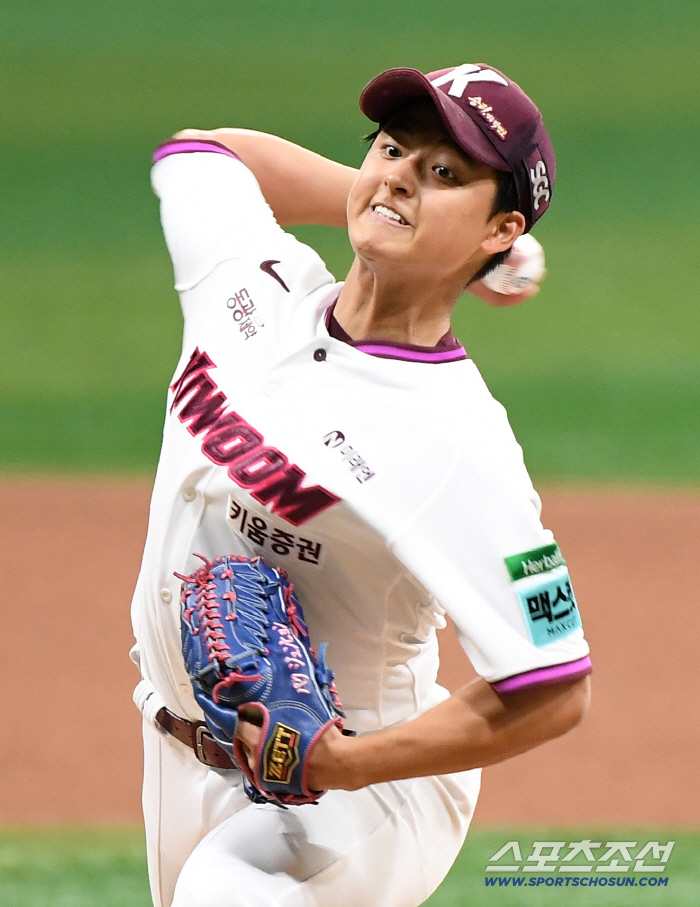 '제2의 안우진'인가, 문동주보다 빨랐다...데뷔전 직구 159㎞, 슬라이더 146㎞에 5이닝 무실점 괴력투