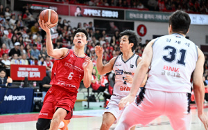 [4강PO리뷰]'복수전 성공했다' 정관장, KCC에 1패 후 1승으로 되갚아…91-83 승리, 부산 3차전에서 원점 새출발