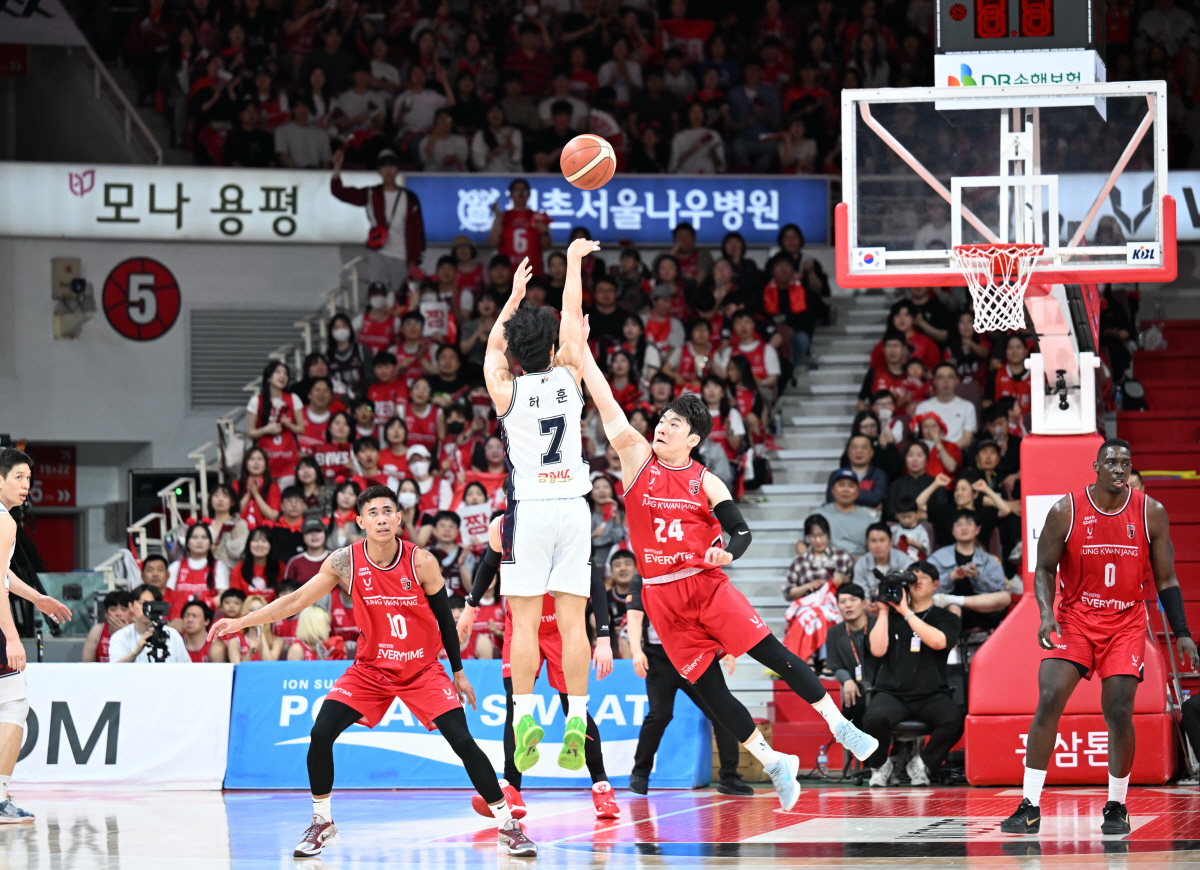 [4강PO리뷰]'복수전 성공했다' 정관장, KCC에 1패 후 1승으로 되갚아…91-83 승리, 부산 3차전에서 원점 새출발