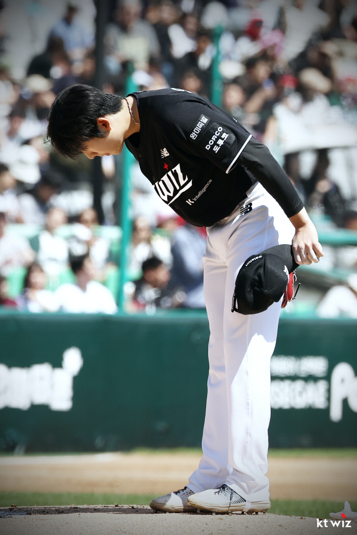 3점포→3점포→3점포! 인천 초토화시킨 화력쇼…'오원석 3승 → 힐리어드+장성우 11타점 난타' KT, SSG 5연승 저지 