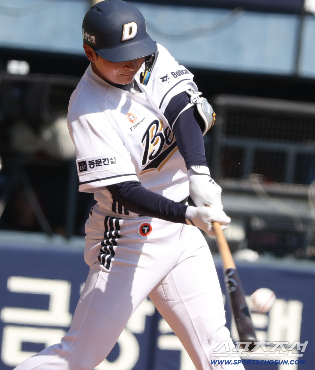 두산 임종성이 26일 잠실 LG전서 타격하고 있다. 사진제공=두산 베어스