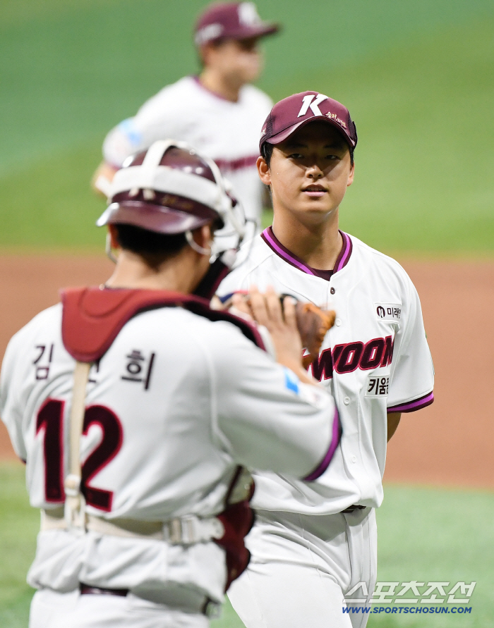 삼성 만난 게 행운? '특급' 박준현 159㎞ 무실점 데뷔전 승리, 키움 시즌 첫 스윕승...'무기력 타선' 삼성, 일주일 전패로 7연패