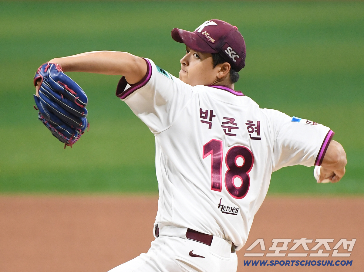 26일 오후 서울 고척스카이돔에서 열린 삼성-키움전. 키움 선발 박준현이 투구하고 있다. 고척=정재근 기자 cjg@sportschosun.com/2026.4.26/