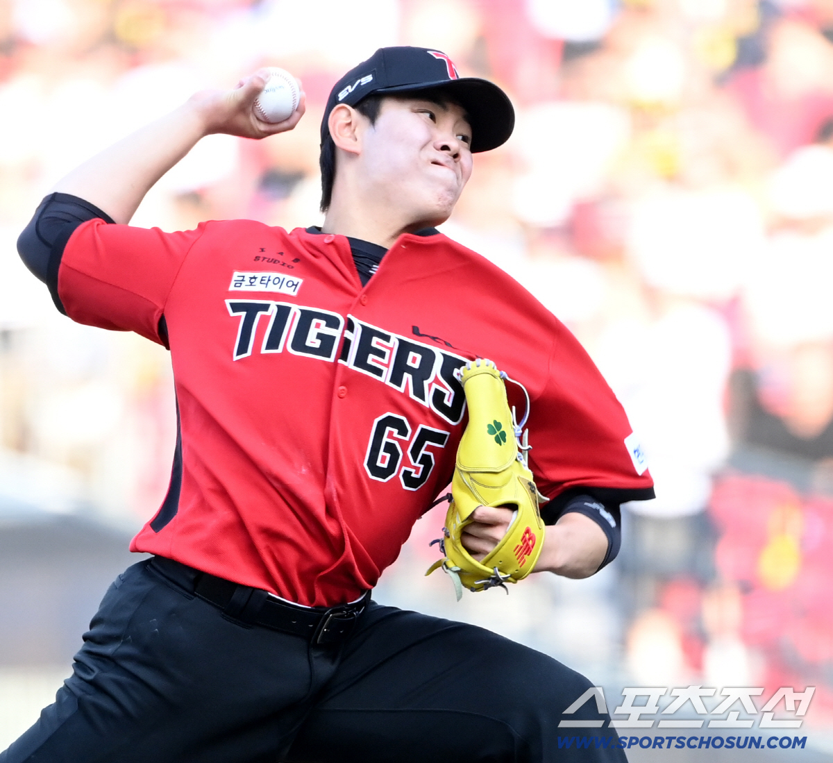 26일 광주KIA챔피언스필드에서 열린 롯데와 KIA의 경기. KIA 성영탁이 역투하고 있다. 광주=허상욱 기자 wook@sportschosun.com/2026.04.26/