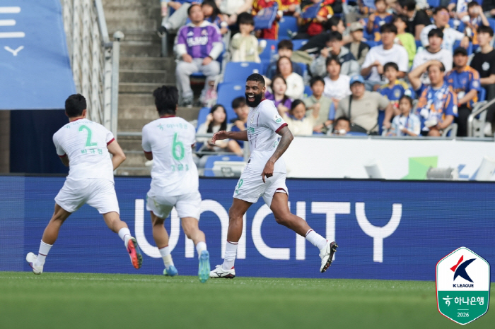 [현장리뷰]"우린 강팀만 골라잡아" 위기의 대전, 울산 원정서 전반 3골→4-1 대승 '반등 발판'…루빅손 데뷔골-디오고&마사 1골1도움