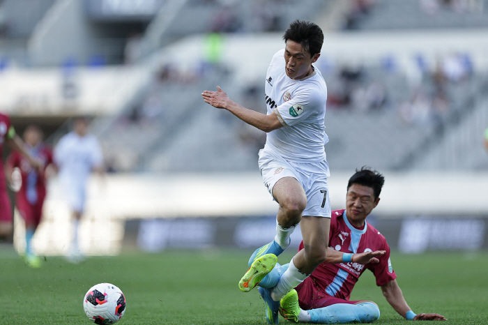 '첫 승은 언제, 또 졌다' 8경기 연속 무승행진 김해FC, 신생팀 용인에 1-4 완패..'변화가 필요한 시점이다'