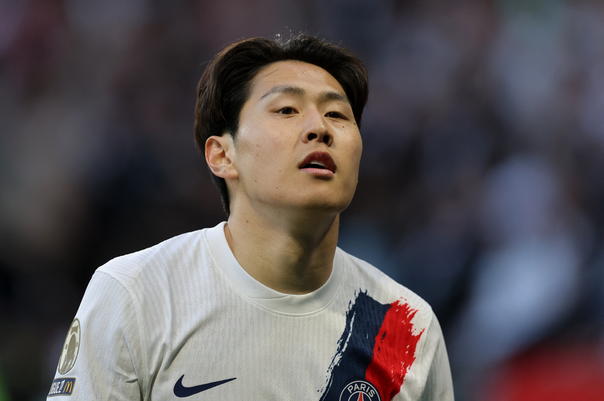 Soccer Football - Ligue 1 - Angers SCO v Paris St Germain - Stade Raymond Kopa, Angers, France - April 25, 2026 Paris St Germain's Lee Kang-in REUTERS/Stephane Mahe