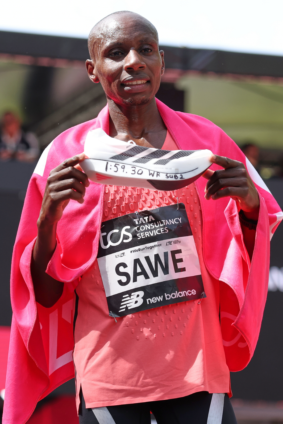 '마라톤 2시간 벽 깨졌다!' 캐냐 사웨, 런던 마라톤서 1시간59분30초