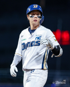 '와 현역 타율 1위' 책임감이란 이런 것…수비 강행에 '천금 동점포'까지 터졌다 