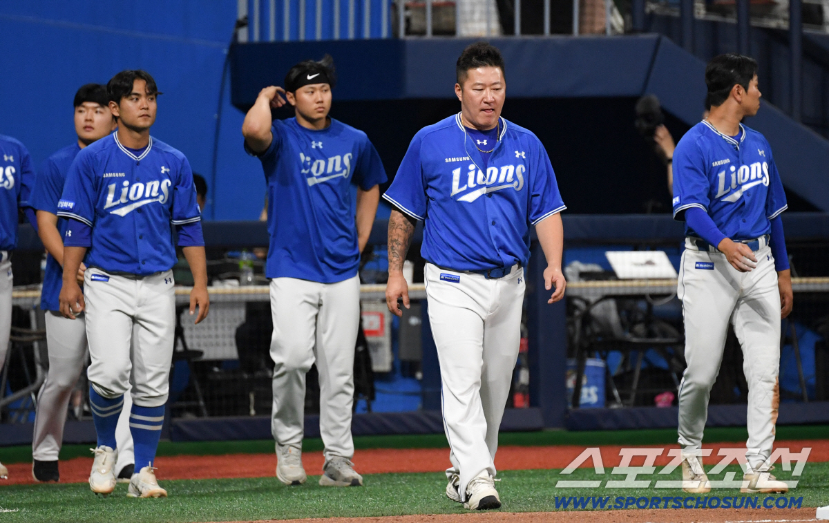 25일 서울 고척스카이돔에서 열린 키움과 삼성의 경기. 패한 삼성 선수들이 아쉬워하고 있다. 고척=박재만 기자 pjm@sportschosun.com/2026.044.25/